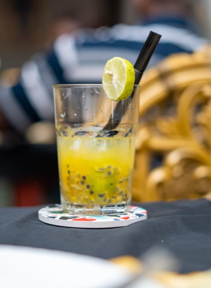 Cocktail signature passion fruit
